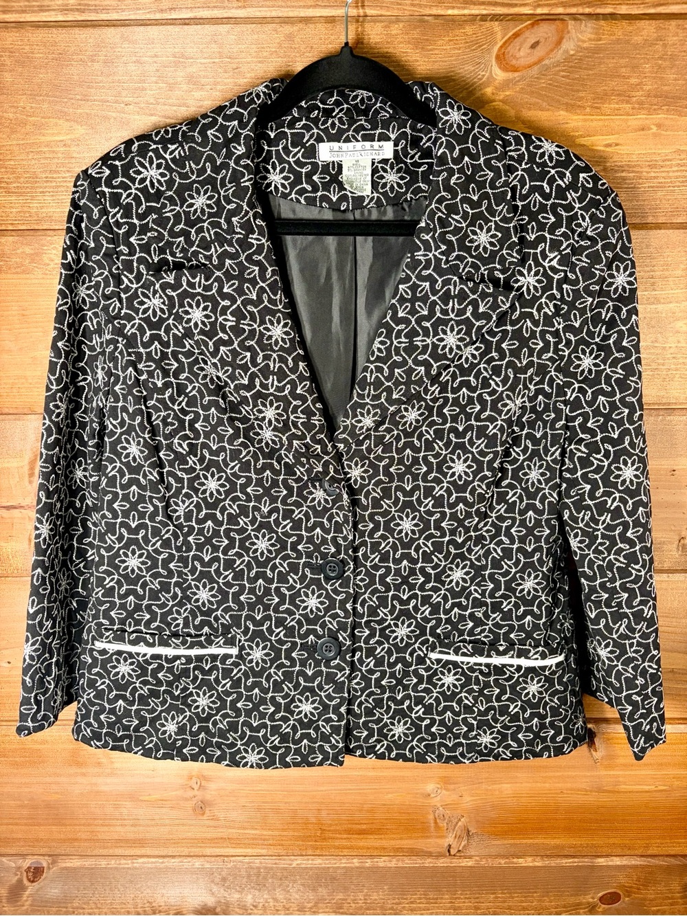 UNIFORM Vintage Crop Fitted Black & White Floral Embroidered Blazer Size 16 💕🖤